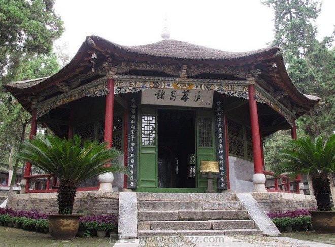 南阳：卧龙岗武侯祠