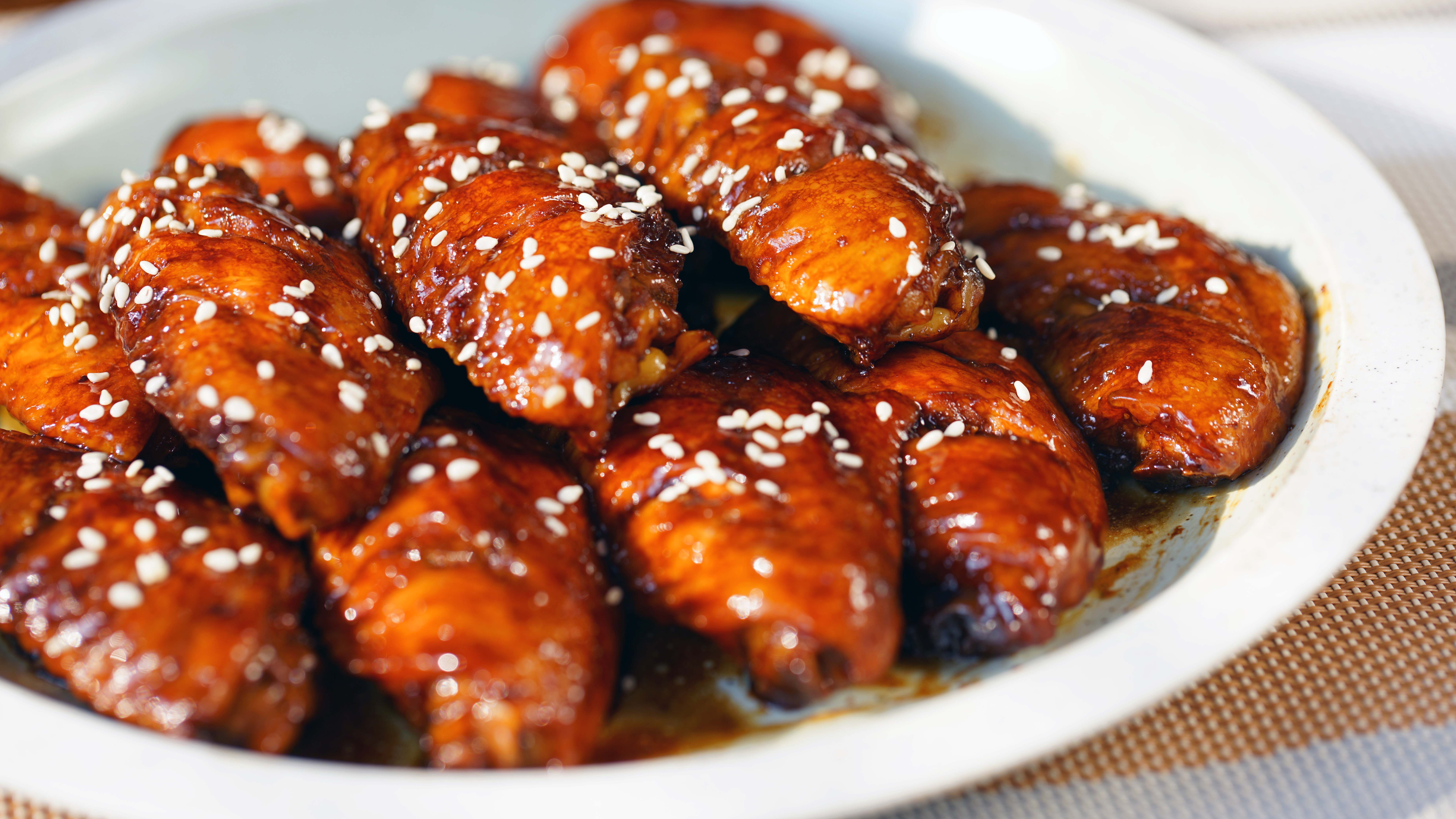  美味鸡翅：亲手制作香脆多汁的鸡翅