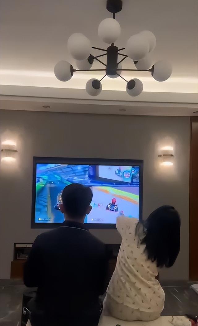 不想异地恋，长沙小伙每日换乘4种交通工具到岳阳上班，每月通勤费2000多元_海马财经